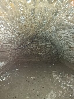 Ponúkam na predaj halu/budovu v Lipanoch - 10