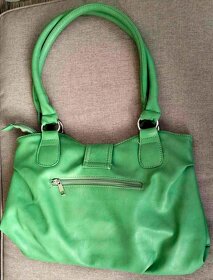 Väčšia zelená kabelka s dlhšími rúčkami - 10