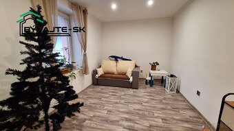Rodinný dom s fotovoltaikou v obci Tužina. - 10