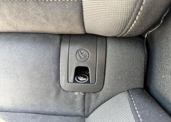 Volkswagen Golf 2,0 TDI DSG COMBI nafta automat 110 kw - 10