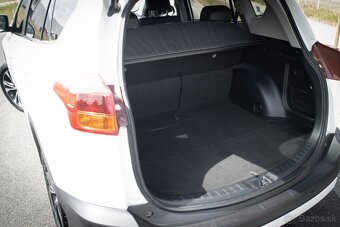 Toyota RAV4 2.2D 110kw A/T 4x4 / AJ NA SPLÁTKY / - 10