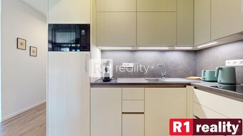 Na prenájom 2 izbový byt 45 m2 + terasa 15 m2 + 30 m2 predzá - 10