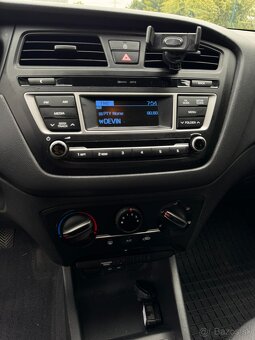 Hyundai i20 1.2i 16V Classic - 10