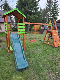 Záhradný domček pre deti – šmykľavka, hojdačky, pieskovisko - 10