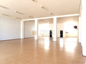 Obchodný priestor 240 m² s parkovacími miestami - 10