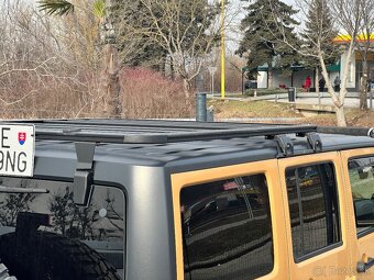 Jeep Wrangler - 10