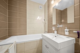 Predaj priestranný 2-izb. byt s parkovacím miestom, Pekná ul - 10