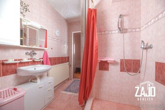 DVOJPODLAŽNÝ RD S ROZSIAHLYM POZEMKOM A KRÁSNOU PRÍRODOU - 10