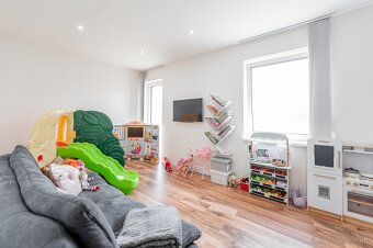 5 izbový rodinný dom v krásnom prostredí, obec Trsťany - 10