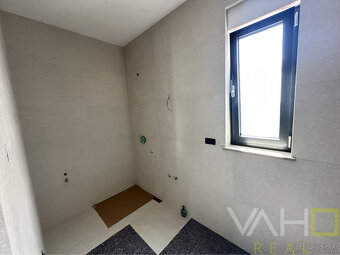 VAHOreal EXKLUZÍVNE IBA u NÁS 4 LUXUSNÉ RD s BAZÉNOM v CH - 10