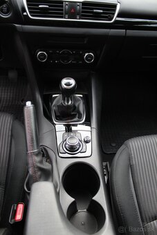 MAZDA 3 - 10