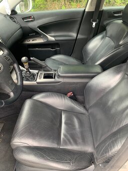 Predám LEXUS IS220d 2.2 130kw - 10