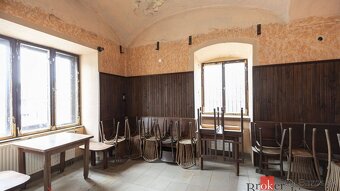 EXKLUZÍVNA HISTORICKÁ NEHNUTEĽNOSŤ V CENTRE BREZNA - 10