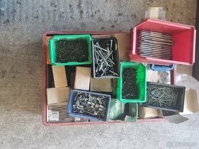 Spojovací materiál skrutky, matice,klince. - 10