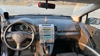 Toyota Corolla Verso 1.6 benzín - 10