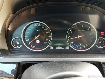 BMW 750i - 10