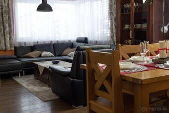 Dom s bazénom, dvojgarážou, veľkou terasou pri Žiline - 10