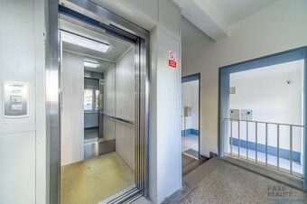 NA PREDAJ veľkometrážny 2iz.byt s dušou Starého mesta pri Dv - 10