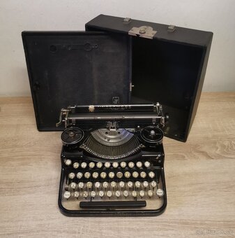Starožitný písací stroj Underwood Portable 4 Bank rok 1926 - 10