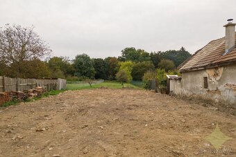 Exkluzívne na predaj stavebný pozemok v obci Kovarce, len 10 - 10