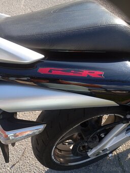 SUZUKI GSR 600 - 10