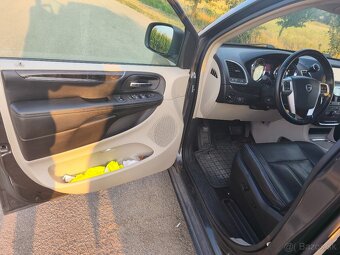 Lancia Voyager 2.8 crdi - 10