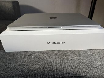 Apple MacBook Pro 16 Silver M1 Pro, 512GB, 97% Baterie - 10