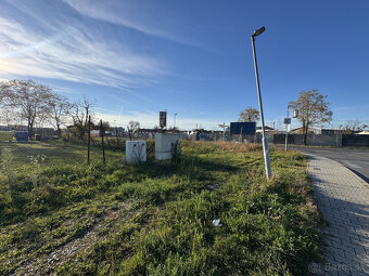 10 árový pozemok pri obchodnom centre v Moste pri BA - 10