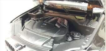 Predám toto 20 cm BMW 6 v mierke 1:24 - NOVÝ, KOVOVÝ MODE - 10