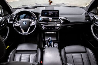BMW iX3 Panoráma 210kW Harman Kardon - 10