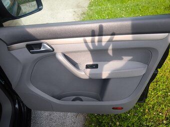 Volkswagen Touran - 10