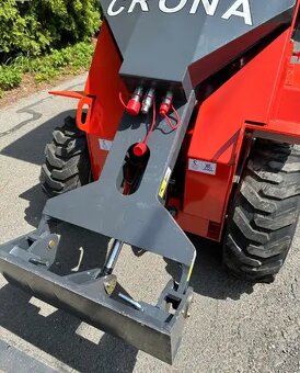 Mininakladač CR390 - 10