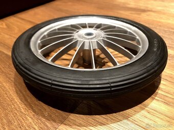 Nové pneumatiky BARUM na kočík Liberta, dětská vozidla TD - 10