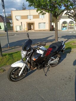 SUZUKI GSR 600 - 10