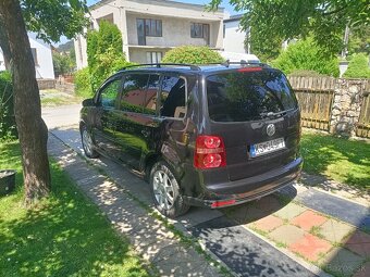 Volkswagen Touran - 10