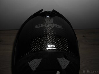 Predam krasnu novu karbonovu moto prilbu znacky SHARK SPARTA - 10