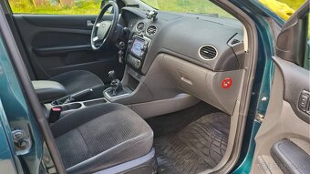 Ford Focus Combi 1.6 TDCI Nová STK Ghia - 10
