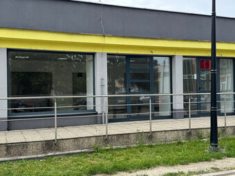 IBA U NÁS   - NA PRENÁJOM - obchodné priestory v Kolárove - 10