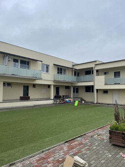 Štýlová garsónka v centre Nitry s balkónom a pivnicou - 10