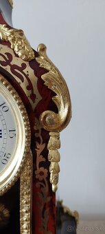 Hodiny Boulle s originálnou podstavou. - 10