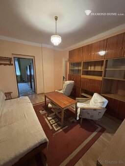 Na predaj zachovalý  4 izbový rodinný dom v obci Ňárad - 10