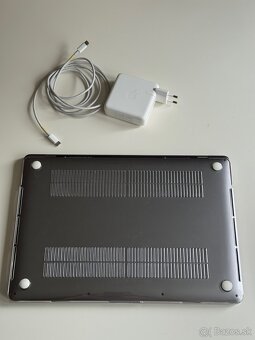 MacBook Pro 15 touchbar (2019) i7-8 jadro, 16GBram, 512GBssd - 10