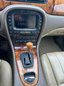 Jaguar S Type 2.7tdv6 SE - 10