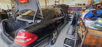 Mercedes-Benz W211 - 10
