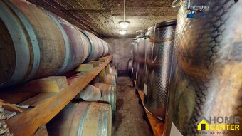 NA PREDAJ POSCHODOVÁ CHATA S VYNICOU A VÍNNOU PIVNICOU NEĎAL - 10