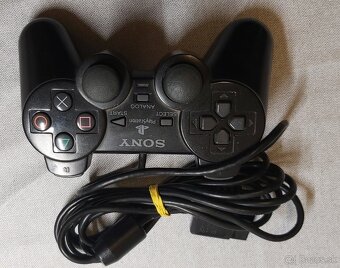 Playstation 2 + 2 ovládače + 3 hry - 10