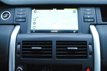 Land Rover Discovery Sport 2.0L TD4 HSE Luxury AT - 10