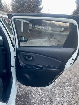 Toyota Yaris Hybrid 1.5 CVT - 10