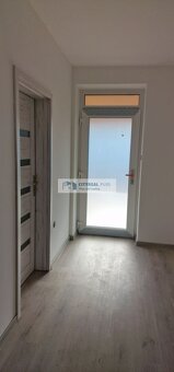 Ponúkam na predaj novostavbu 4 izbového rodinného domu Dvory - 10