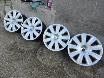 Vw plechové disky 5x112 r16 + org. VW Puklice r16 - 10